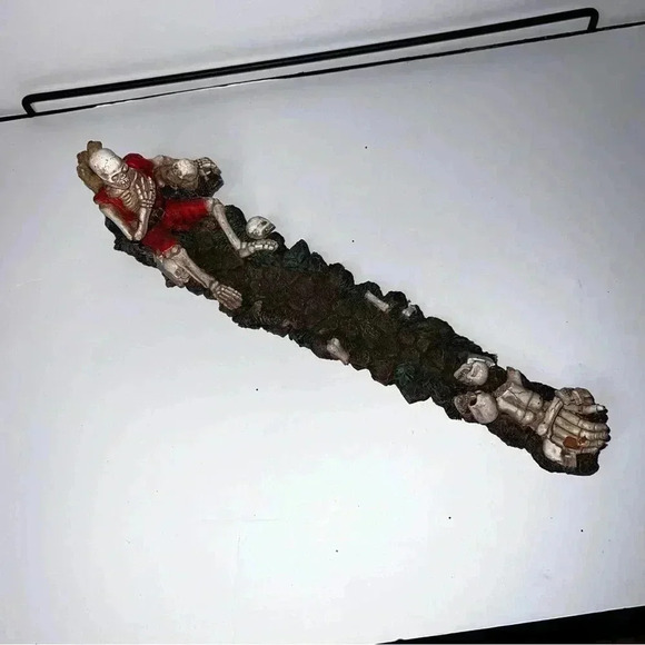 Skull Skeleton Incense Burner Holder 10" Dark Legend Scary Halloween Theme Decor - Picture 1 of 4